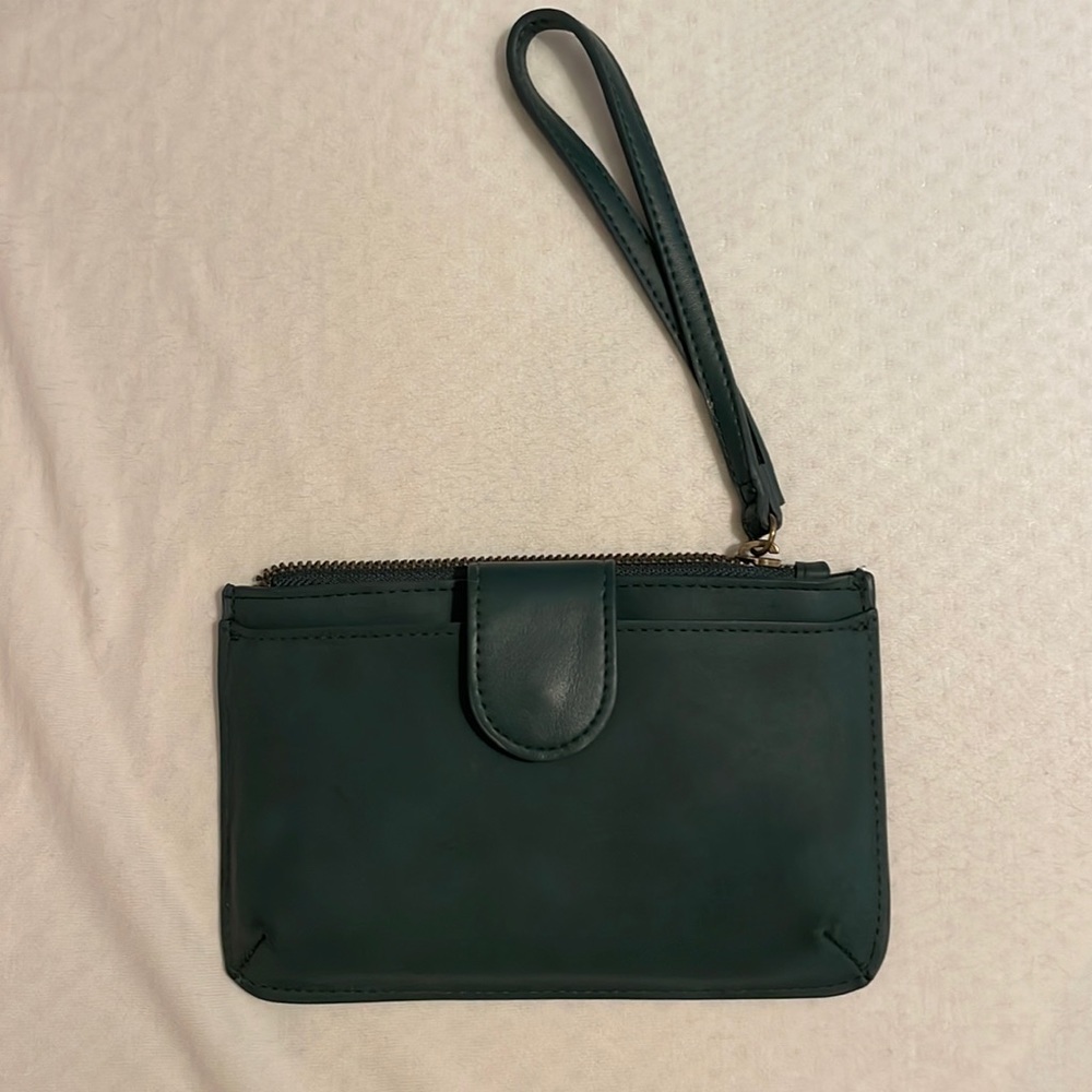 Universal Thread wristlet.